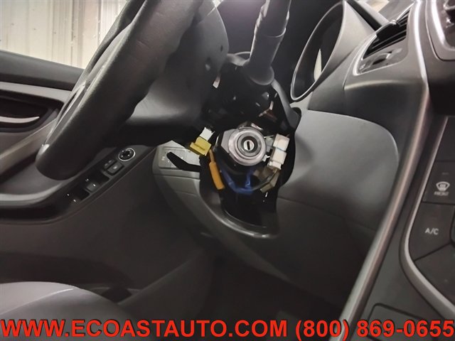 Used 2015 Hyundai Elantra SE w/ Option Group 02 FWD image 17