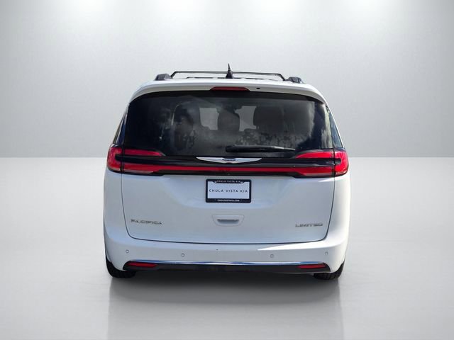 Used 2023 Chrysler Pacifica Limited image 5