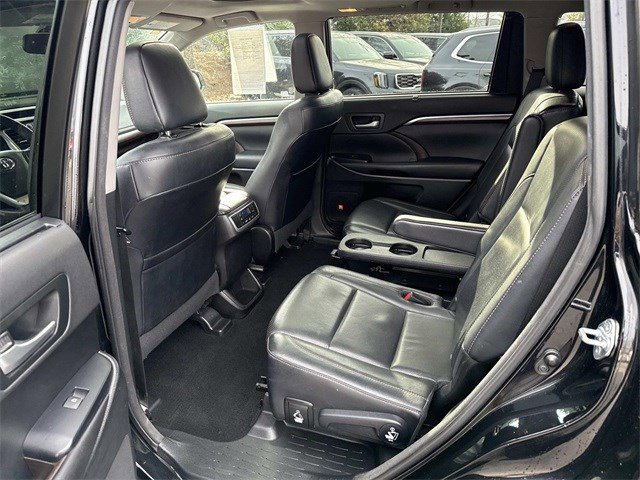 Used 2016 Toyota Highlander Limited image 17