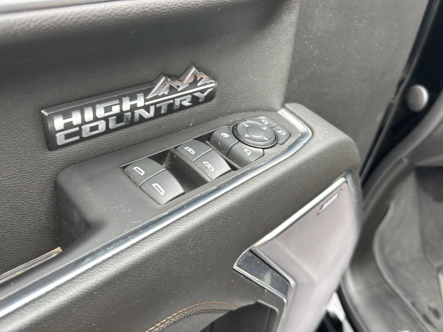 Used 2023 Chevrolet Silverado 1500 High Country w/ Technology Package AWD/4WD image 28