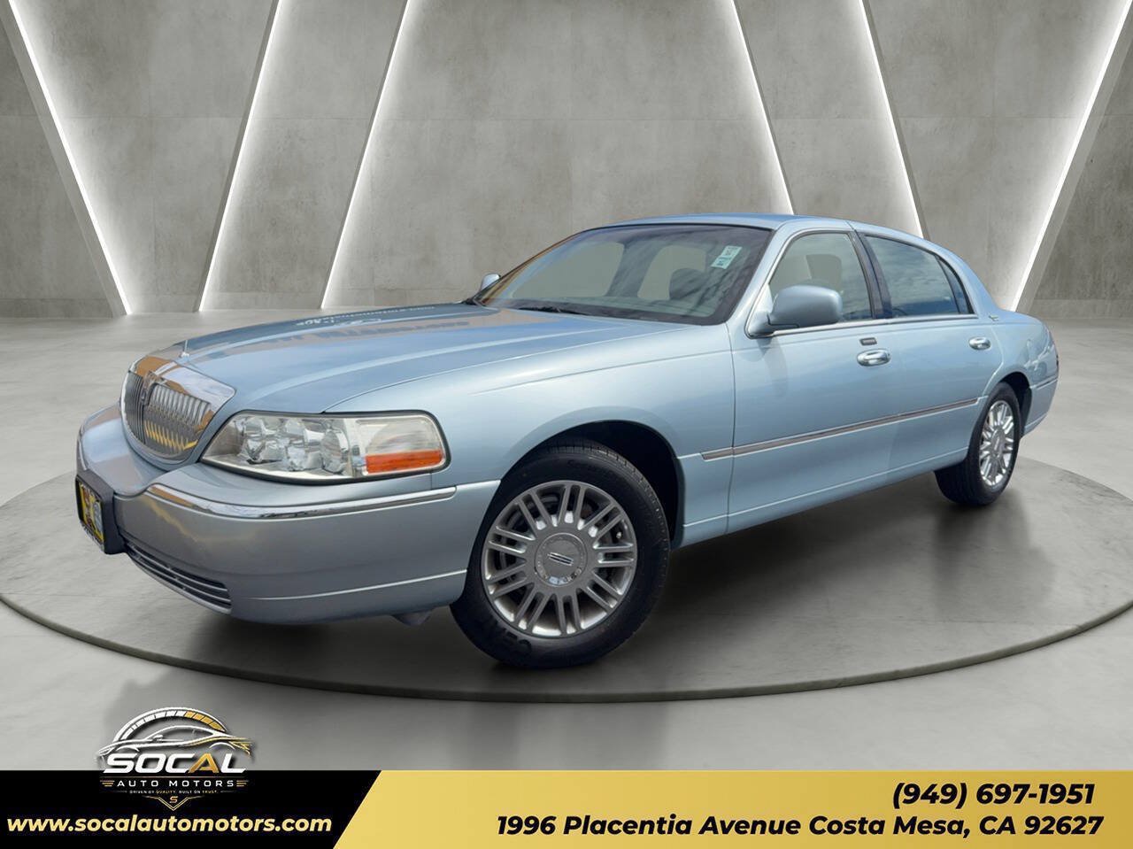 Used 2008 Lincoln Town Car Signature Limited RWD image 1