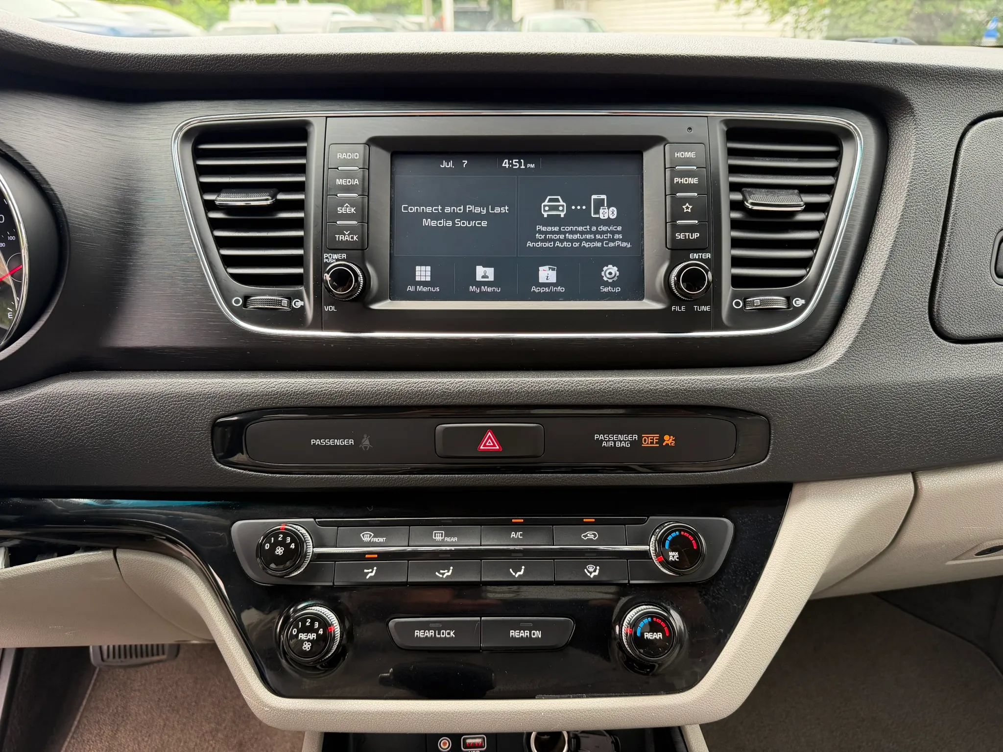 Used 2019 Kia Sedona LX FWD image 25