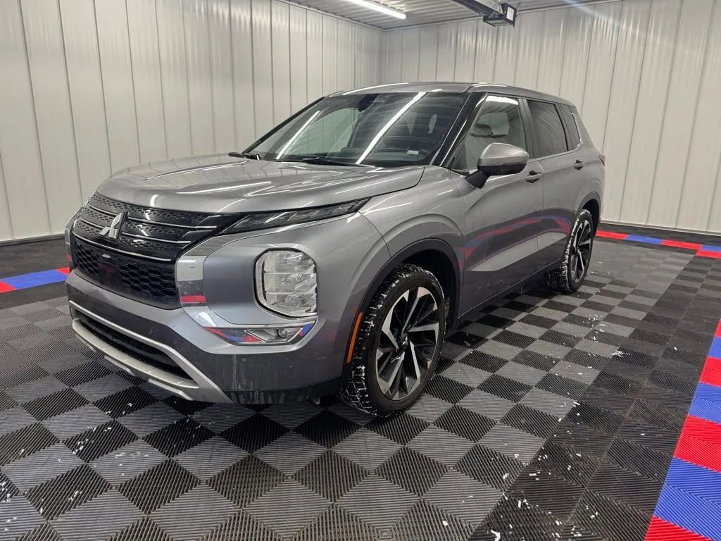 Used 2024 Mitsubishi Outlander SE image 5