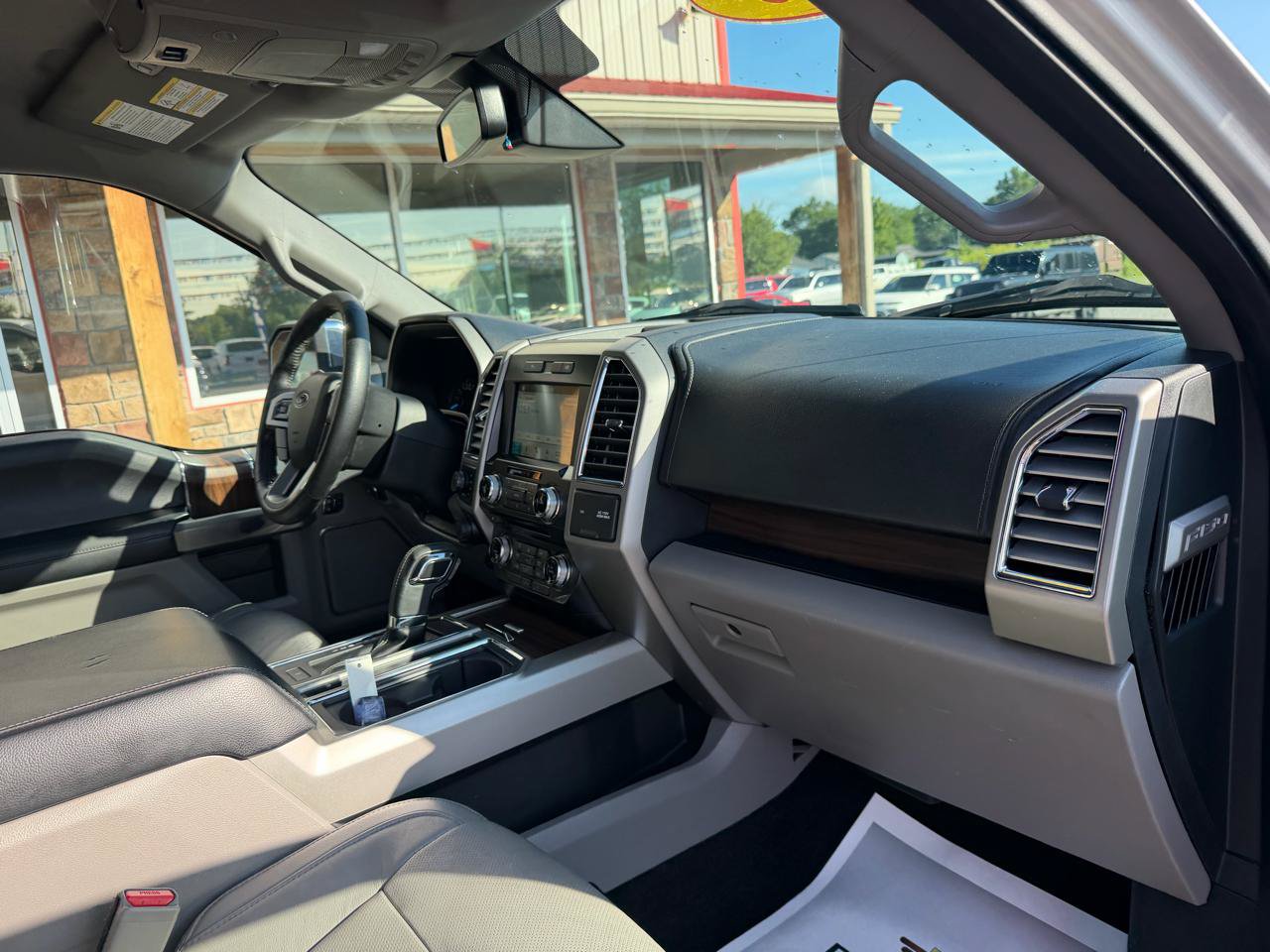 Used 2016 Ford F150 Lariat w/ Equipment Group 502A Luxury AWD/4WD image 21