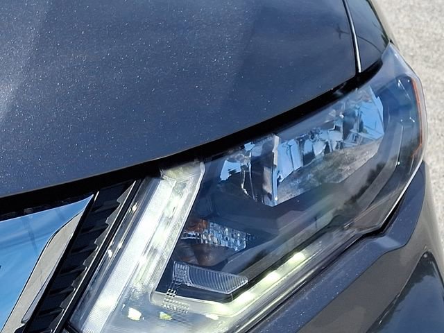 Used 2017 Nissan Rogue S w/ Appearance Package AWD/4WD image 12