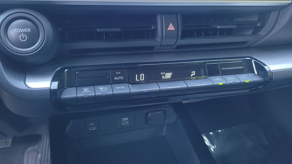 Used 2024 Toyota Prius LE FWD image 15