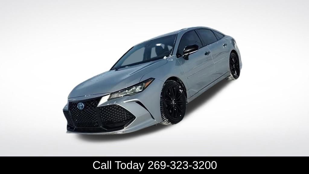 Used 2022 Toyota Avalon XSE image 2