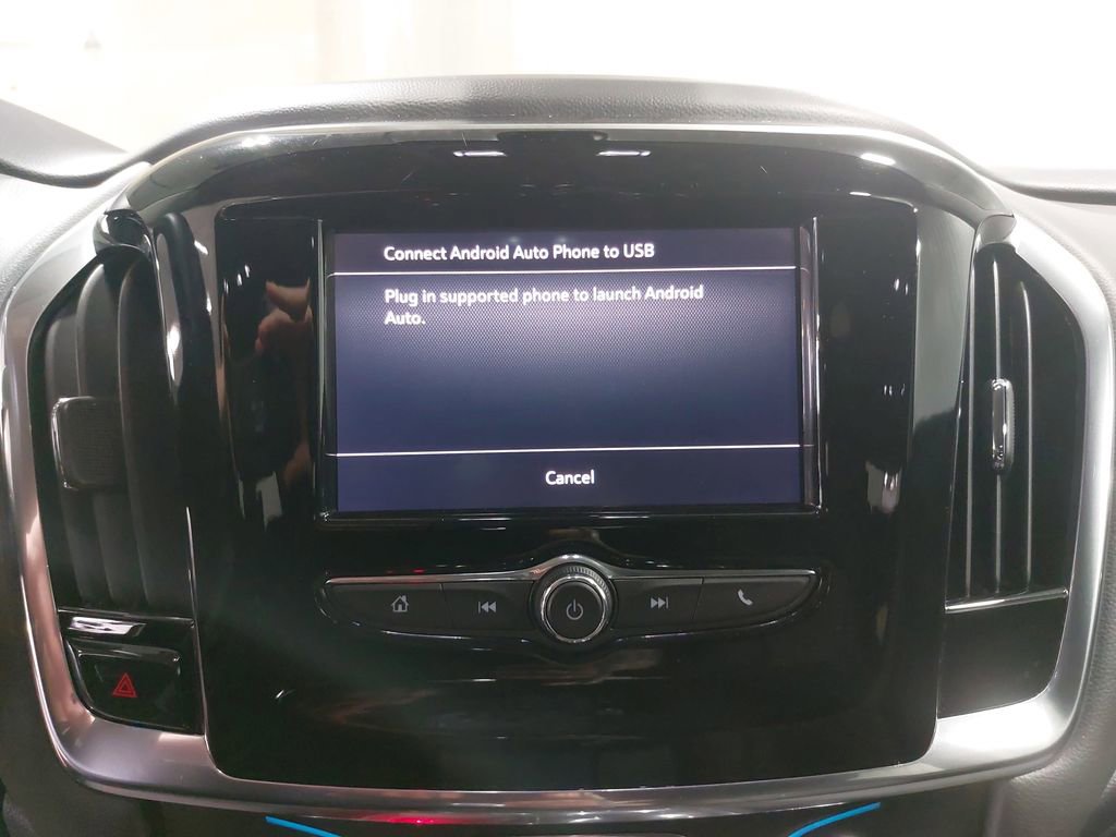 Used 2021 Chevrolet Traverse LS FWD image 23