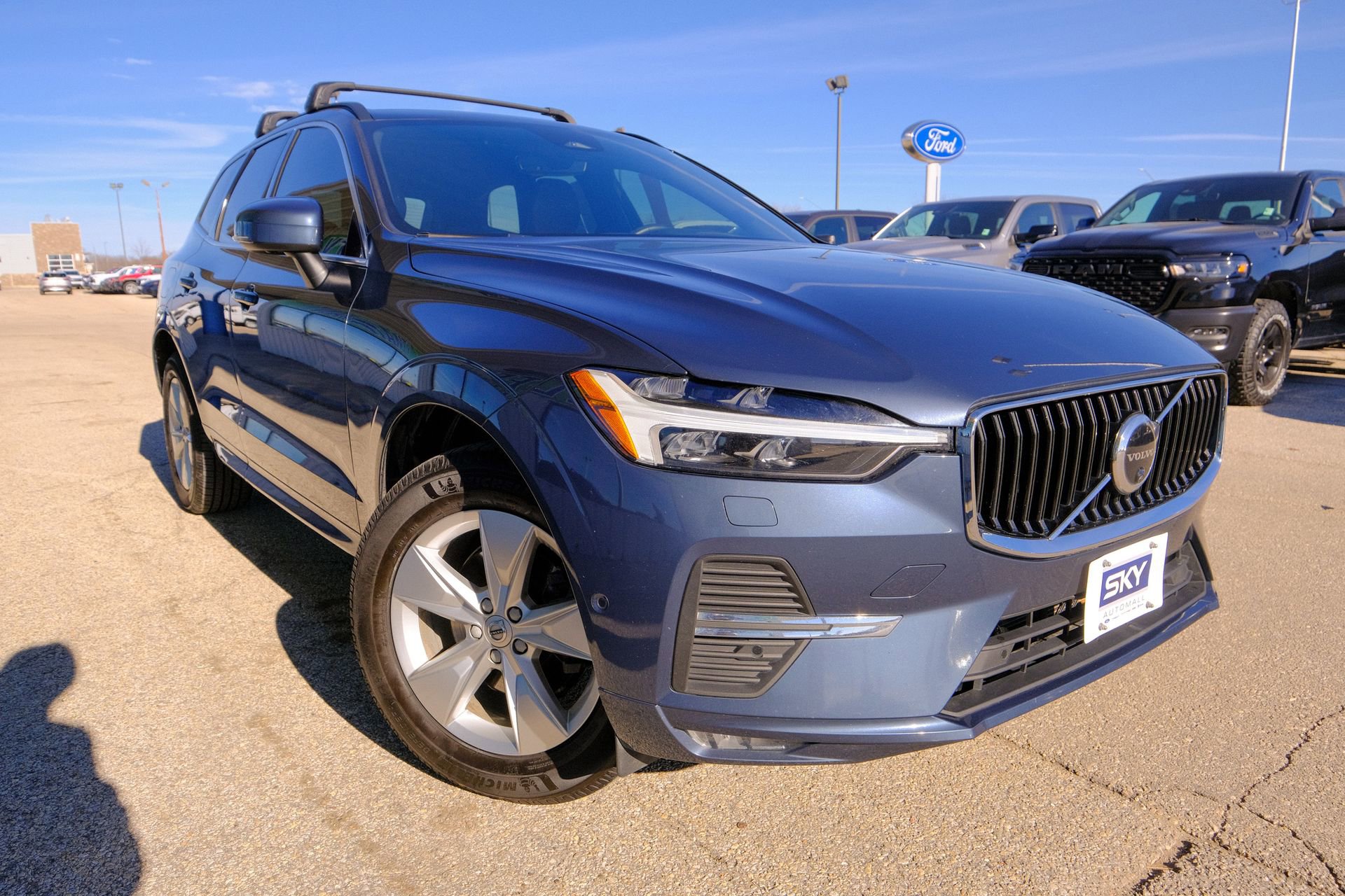 Used 2022 Volvo XC60 B5 Momentum image 13