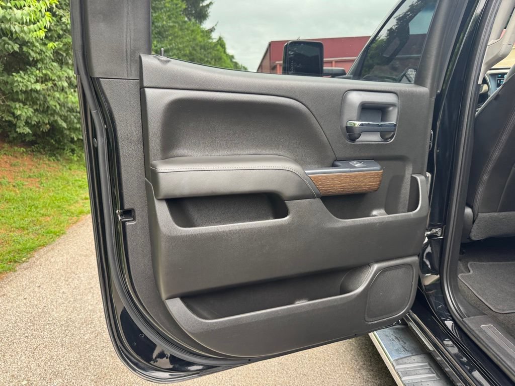 Used 2018 GMC Sierra 2500 Denali w/ Duramax Plus Package AWD/4WD image 22