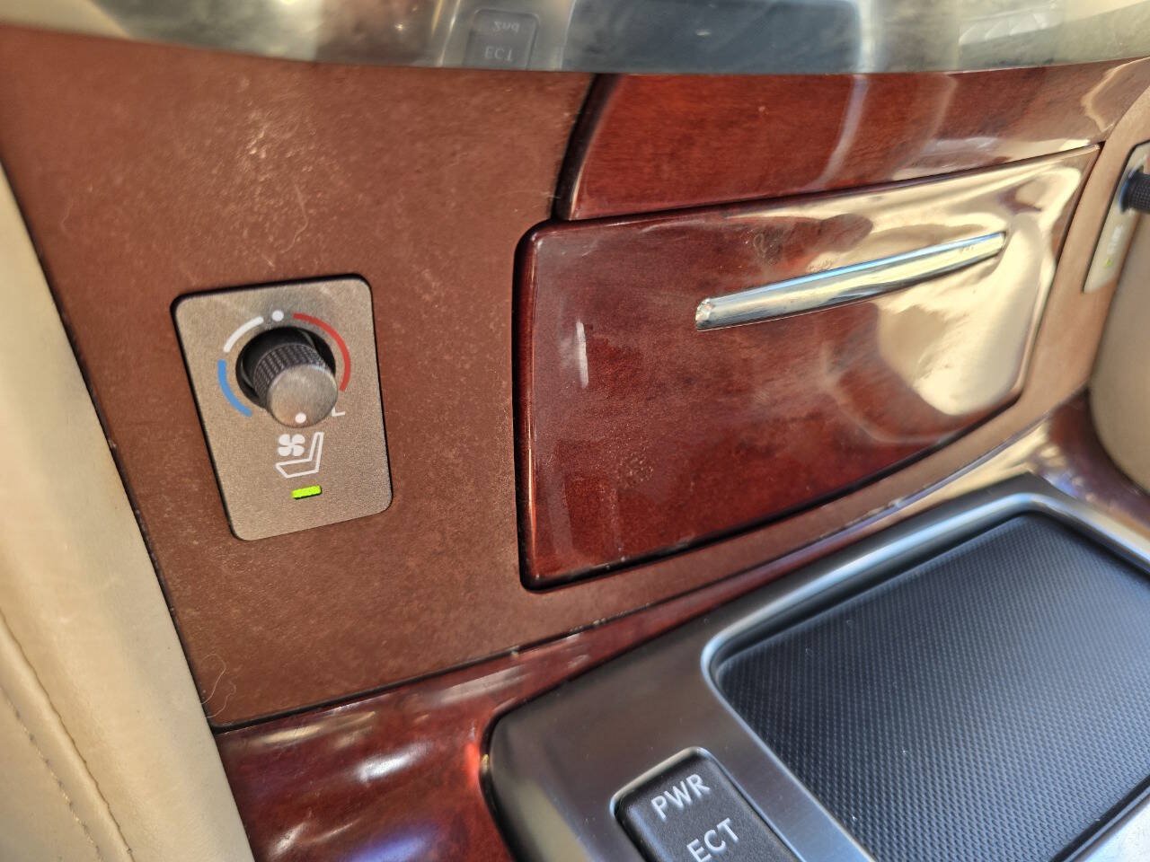 Used 2011 Lexus LX 570 4WD image 16