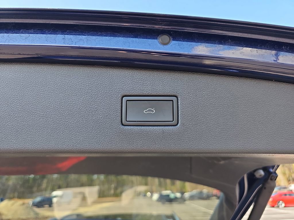 Used 2024 Volkswagen Tiguan SE image 18