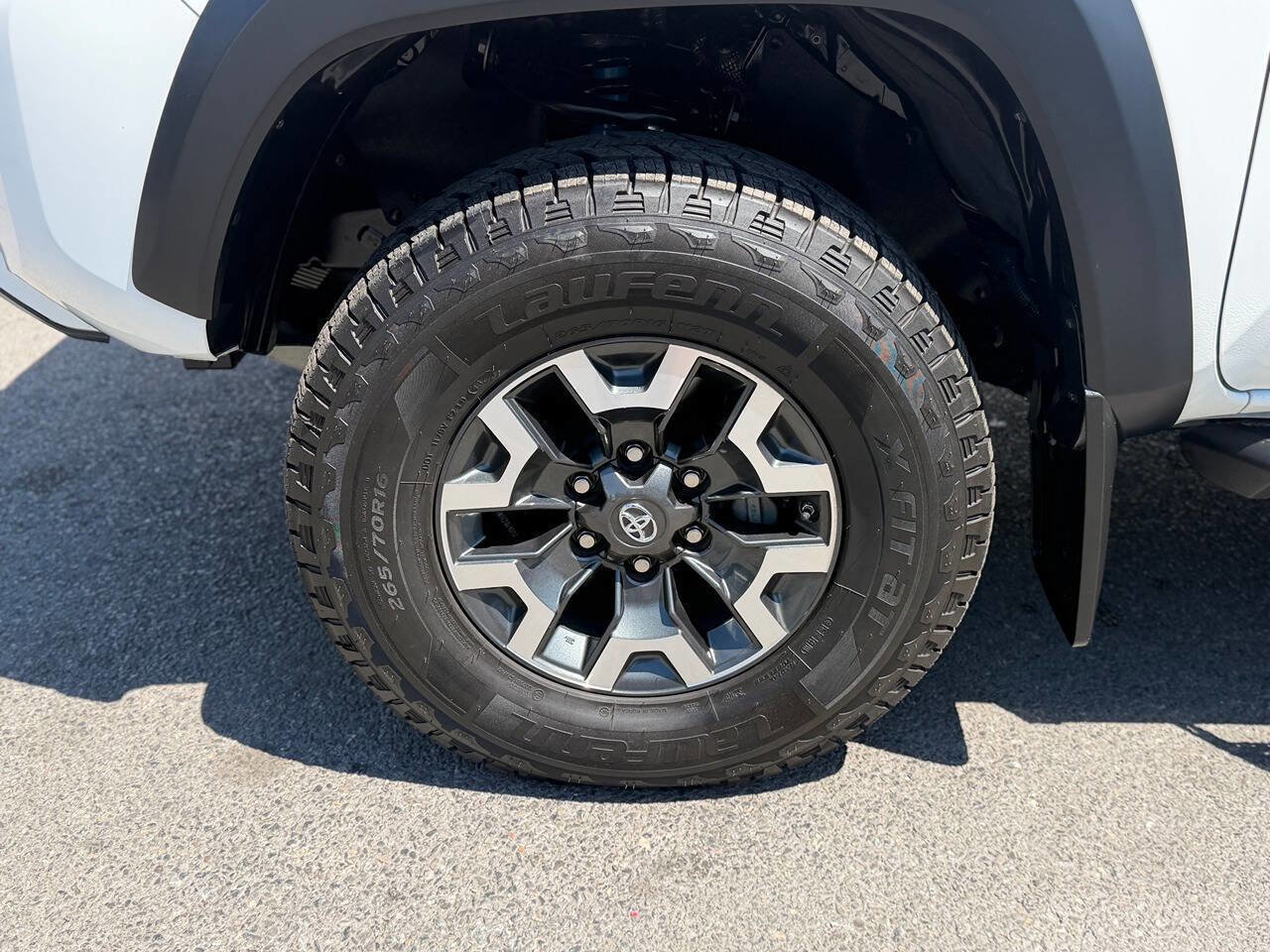 Used 2020 Toyota Tacoma TRD Off-Road w/ Technology Package AWD/4WD image 34