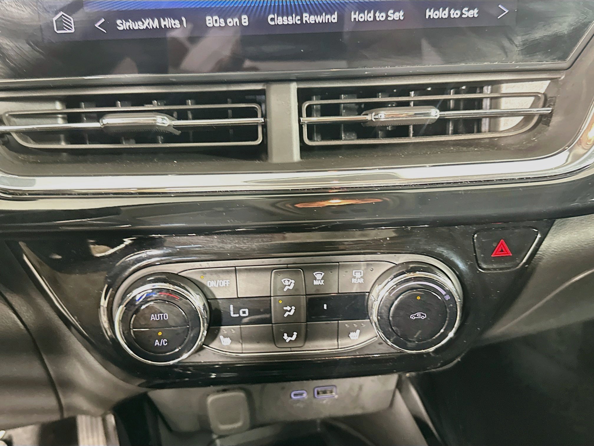 Used 2024 Chevrolet Trax ACTIV w/ Sunroof Package FWD image 23