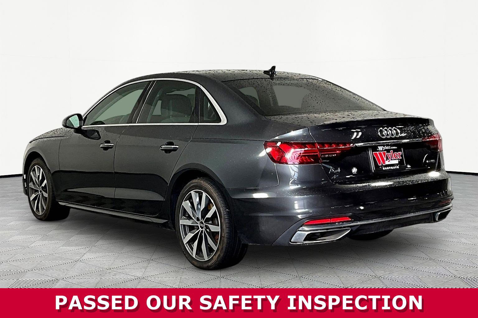 Used 2022 Audi A4 2.0T Premium w/ 18" Wheel Package AWD/4WD image 4