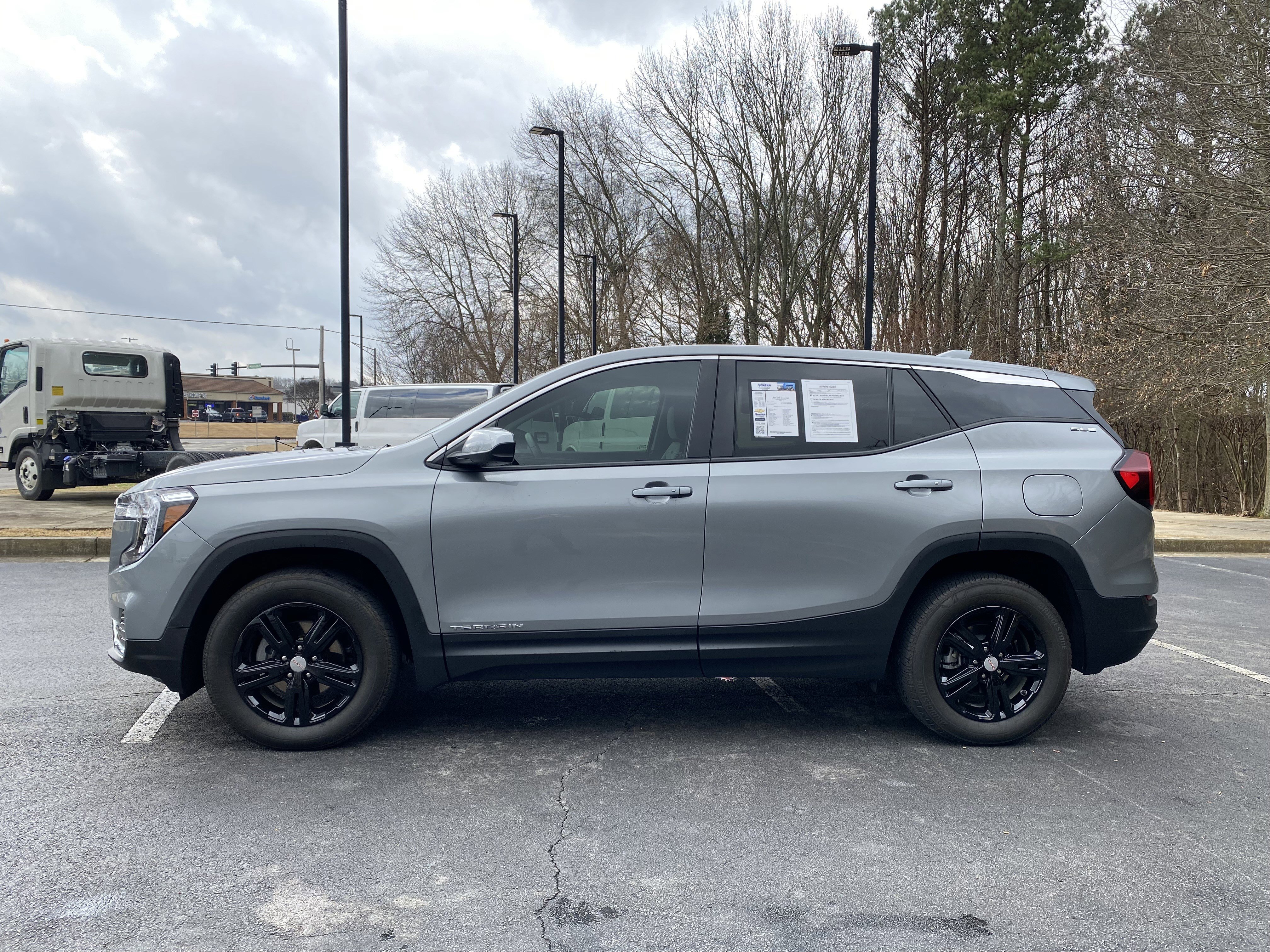 Used 2024 GMC Terrain SLE image 6