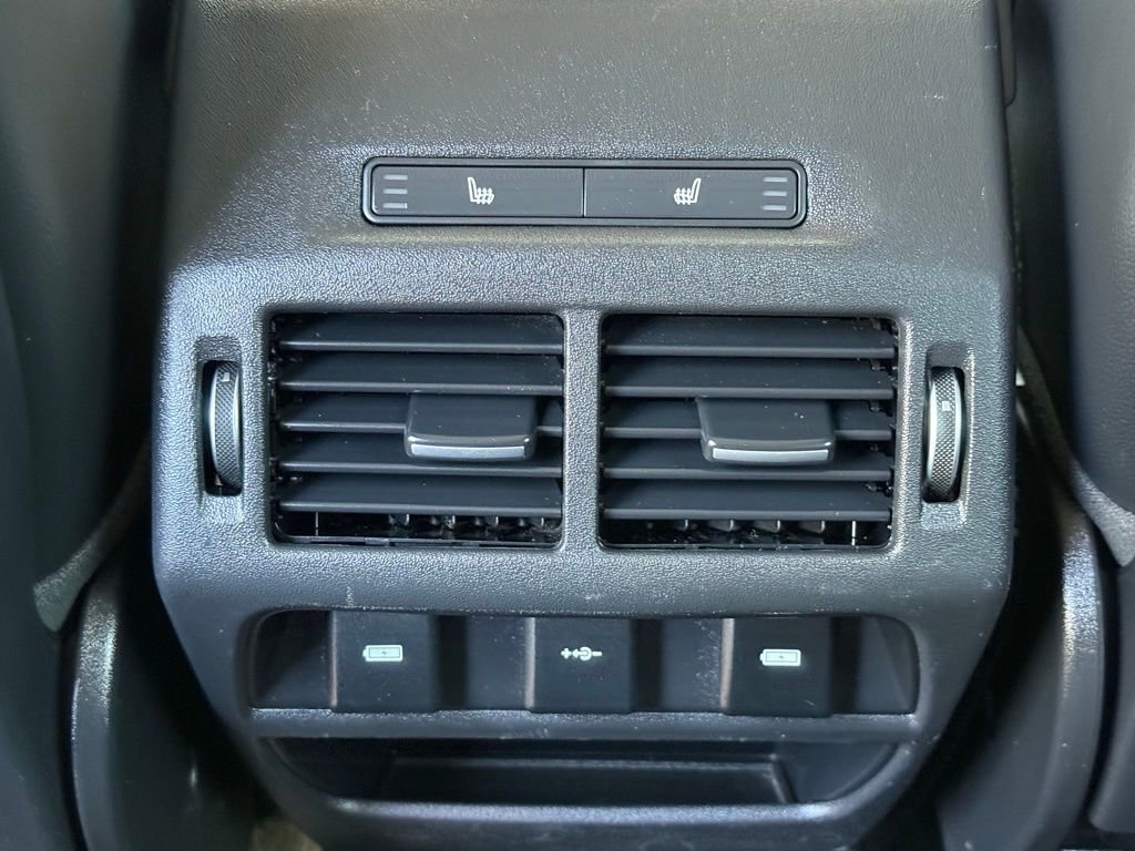 Used 2020 Land Rover Discovery Sport SE image 19