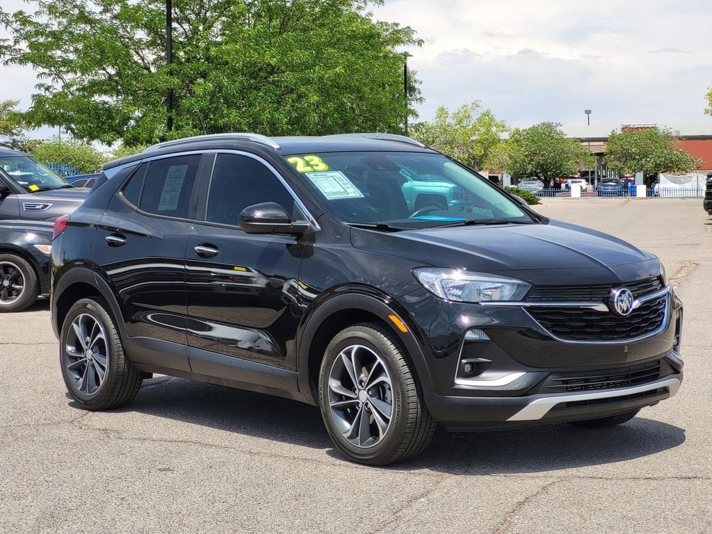 Used 2023 Buick Encore GX Select FWD image 2