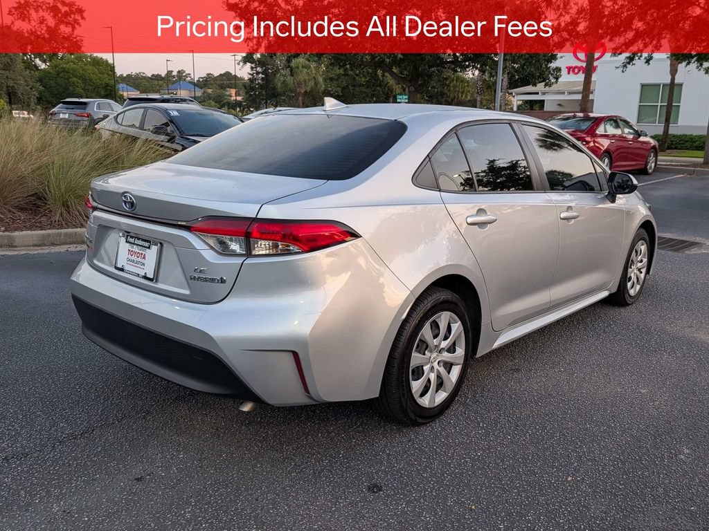 Used 2023 Toyota Corolla LE FWD image 5
