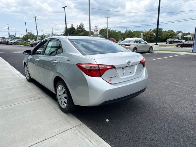 Used 2017 Toyota Corolla LE w/ Carpet Mat Package (TMS) FWD image 5