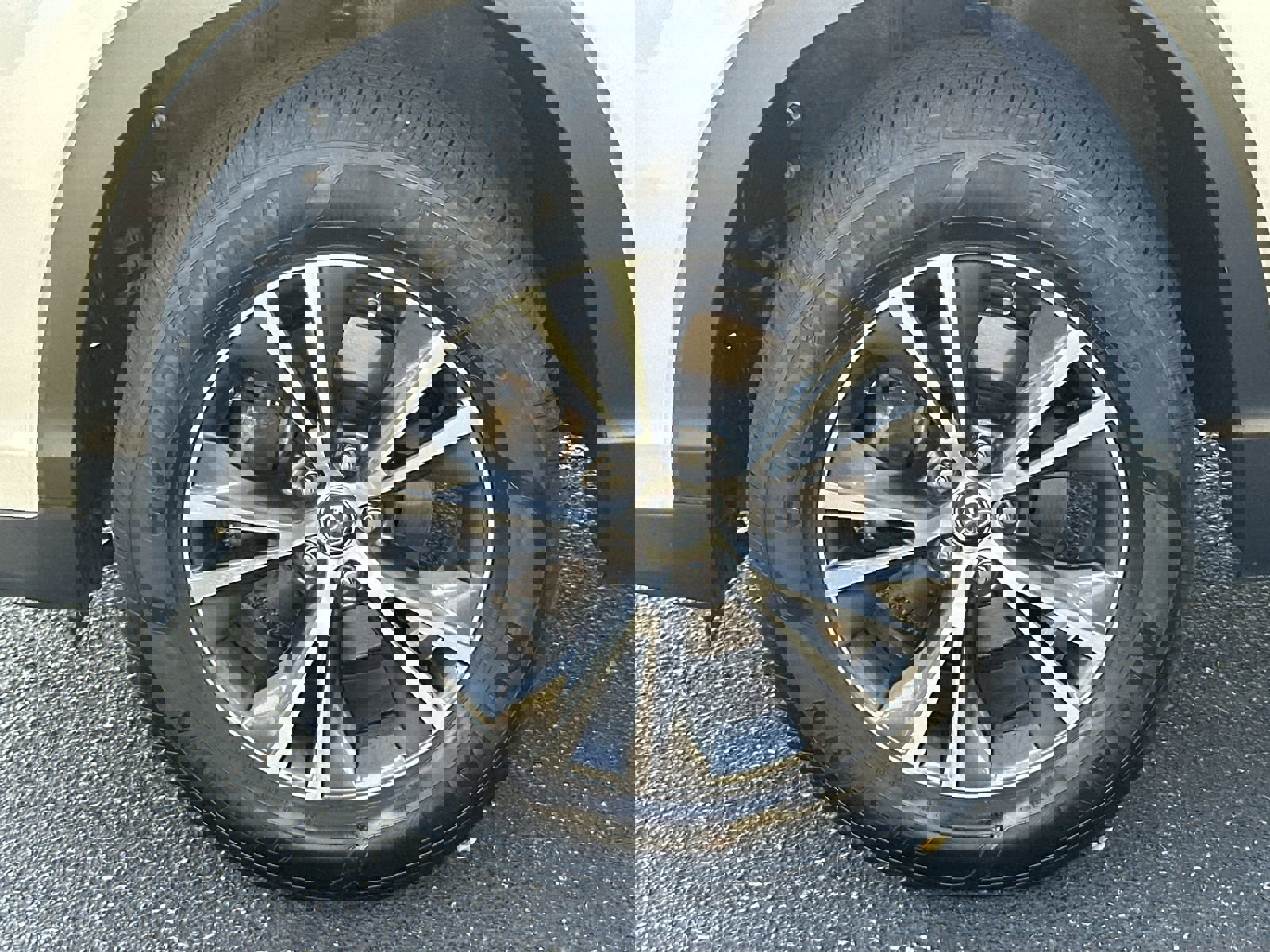 Used 2018 Toyota Highlander Plus FWD image 13