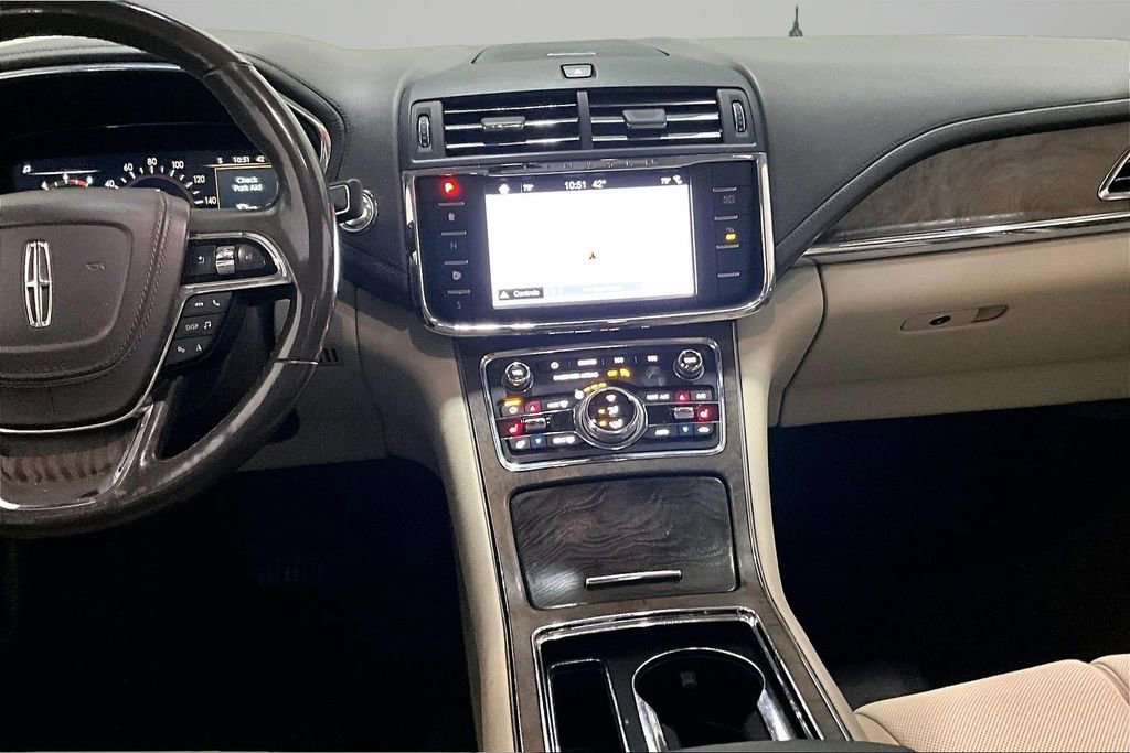 Used 2019 Lincoln Continental Select w/ Continental Climate Package image 9