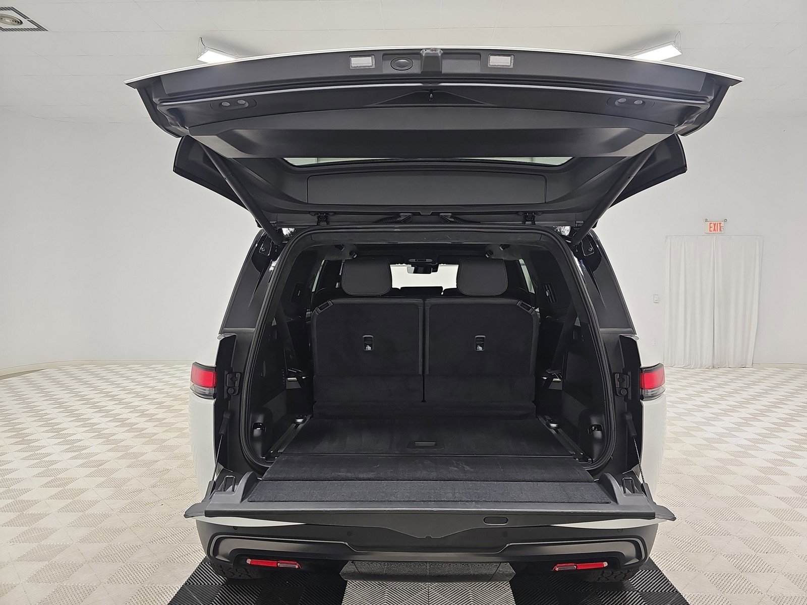 Used 2025 Rivian R1S Adventure image 15