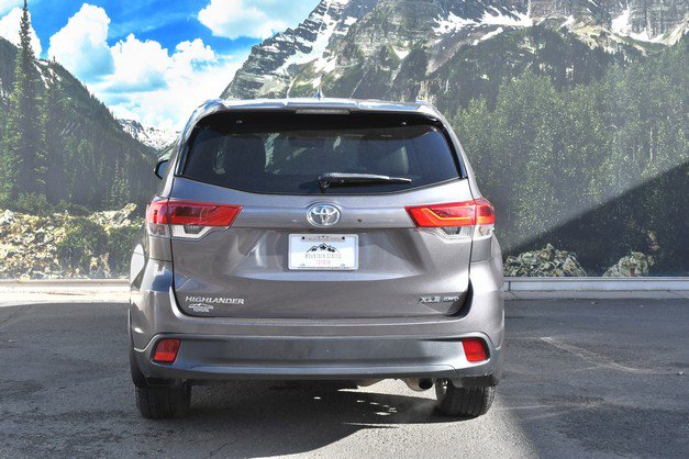 Certified 2017 Toyota Highlander XLE image 10