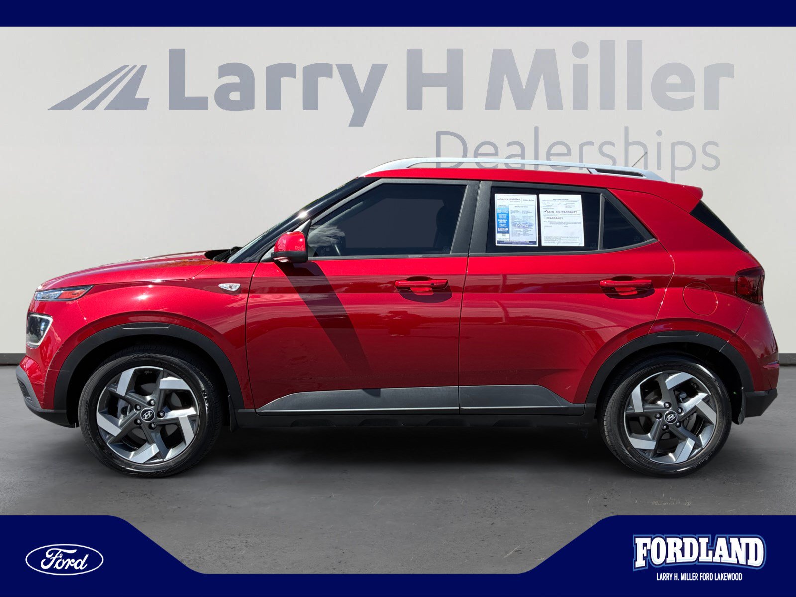 Used 2023 Hyundai Venue Limited FWD image 2
