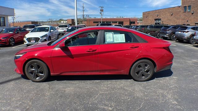 Used 2022 Hyundai Elantra SEL w/ Preferred Accessory Package image 2