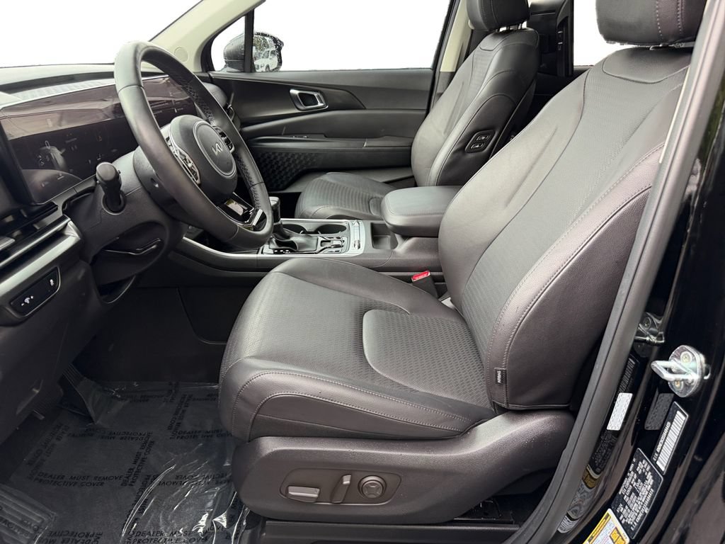 Used 2025 Kia Carnival SX Prestige FWD image 16