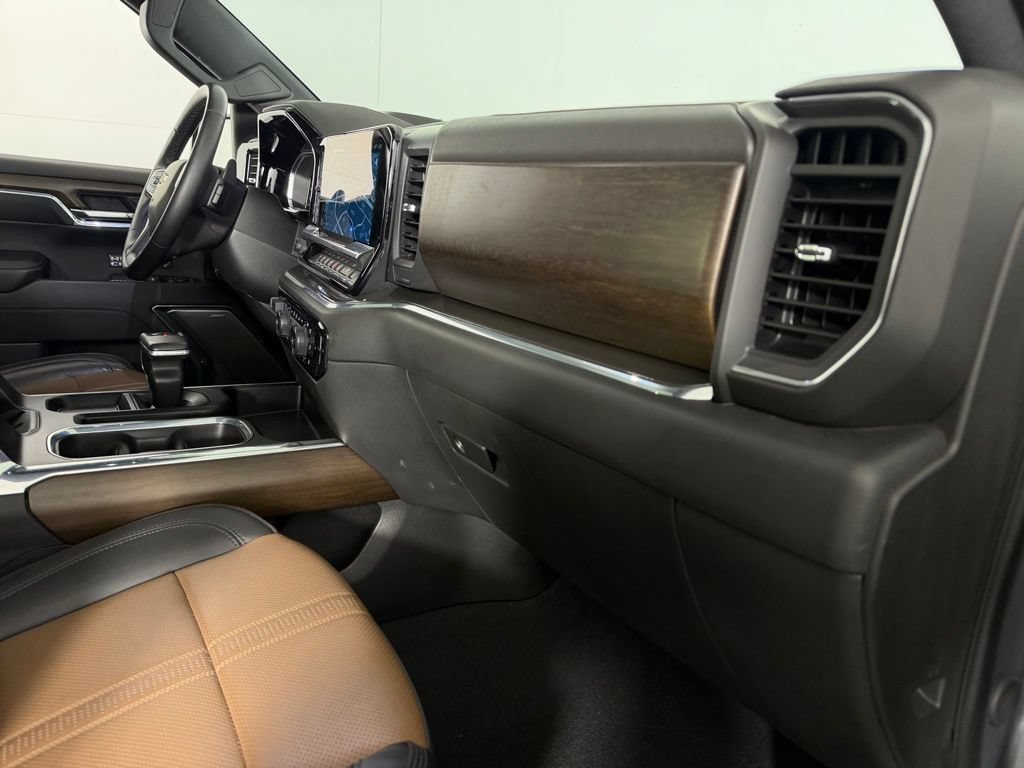 Used 2024 Chevrolet Silverado 1500 High Country w/ High Country Premium Package AWD/4WD image 30