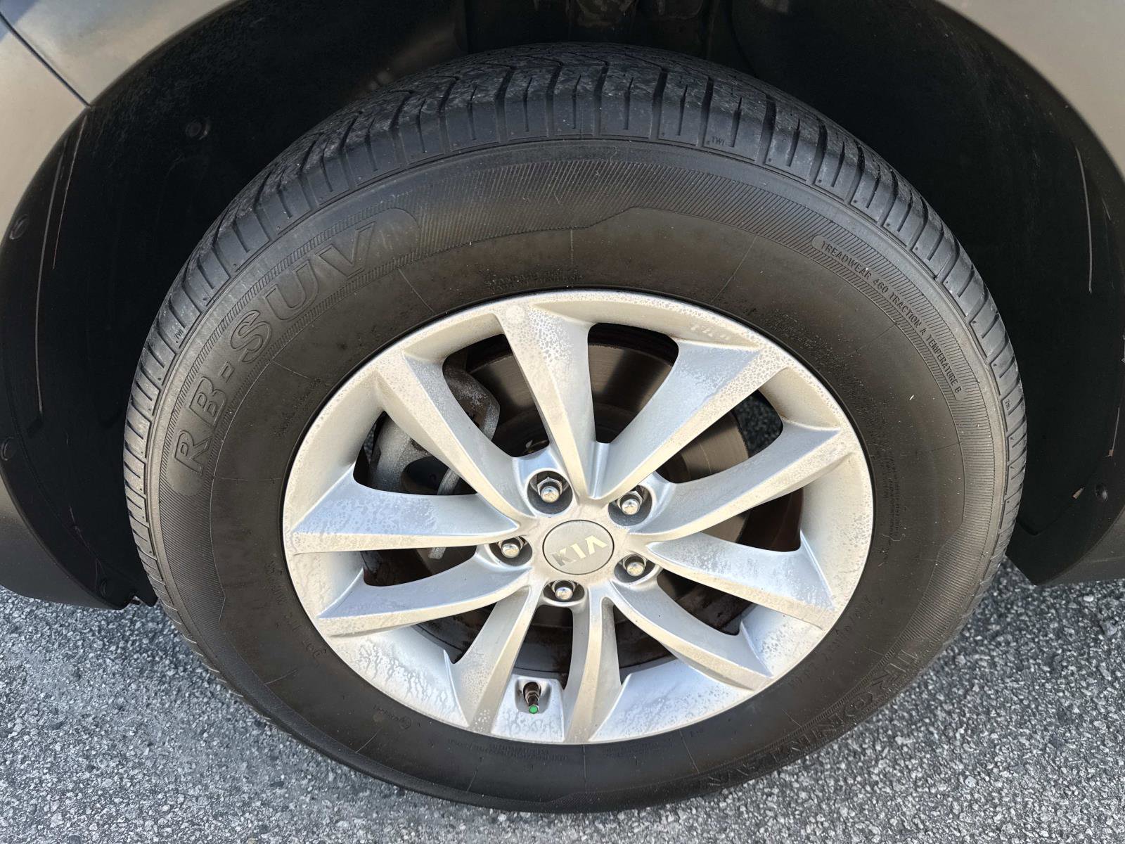 Used 2017 Kia Sorento LX image 11