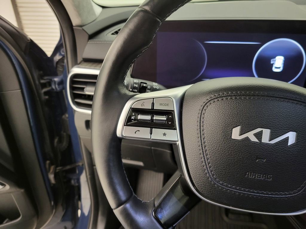 Used 2024 Kia Telluride SX Prestige w/ Towing Package image 7