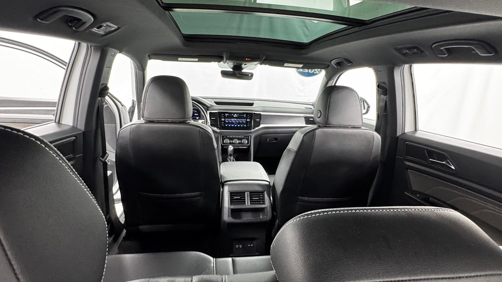 Used 2022 Volkswagen Atlas Cross Sport SEL R-Line AWD/4WD image 18