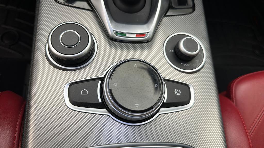 Used 2023 Alfa Romeo Stelvio Veloce AWD/4WD image 22