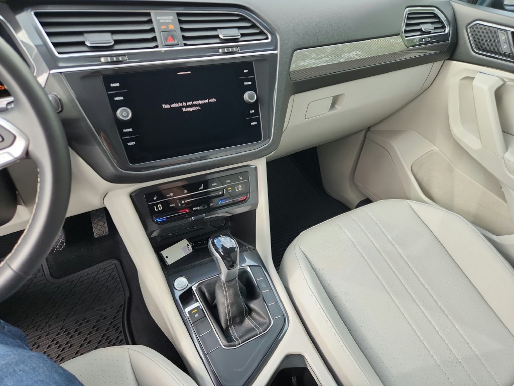 Certified 2023 Volkswagen Tiguan SE FWD image 18