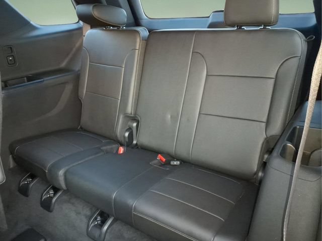 Used 2023 Chevrolet Traverse Premier w/ Redline Edition AWD/4WD image 13