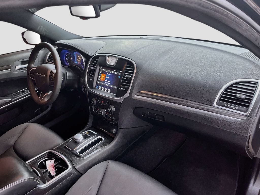 Used 2022 Chrysler 300 Touring w/ Sport Appearance Package RWD image 26