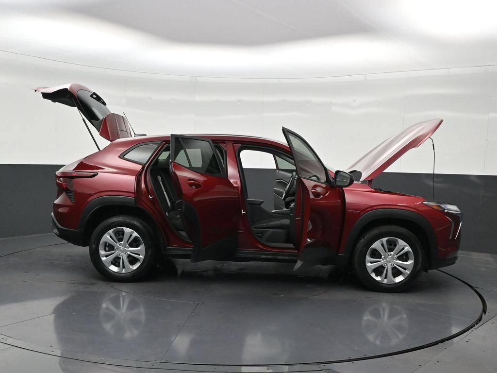 Used 2024 Chevrolet Trax LS FWD image 32
