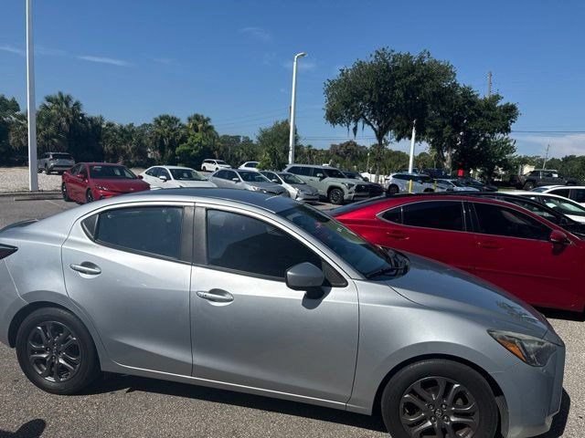 Used 2019 Toyota Yaris LE FWD image 3