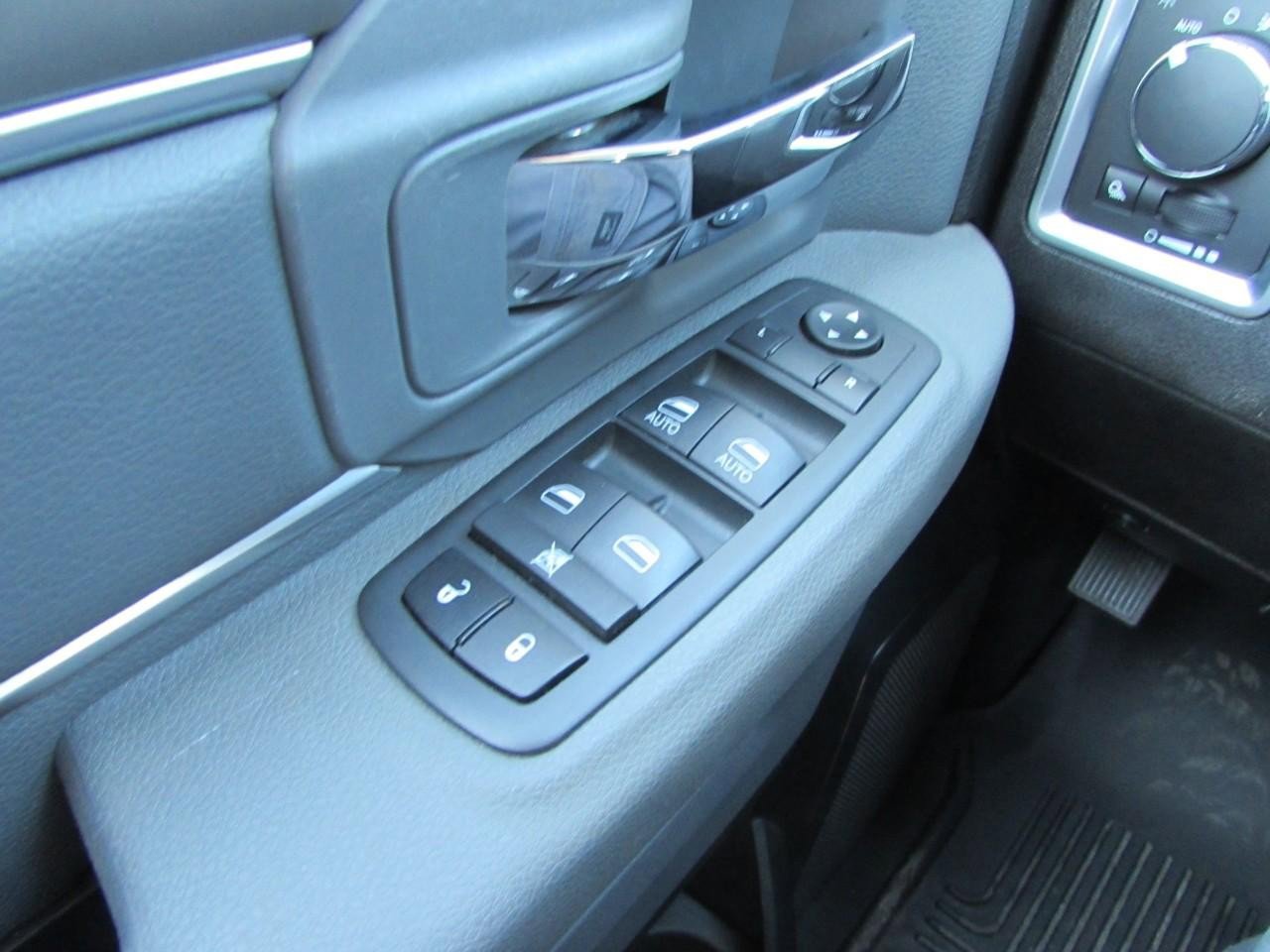 Used 2019 RAM 1500 Classic SLT image 28