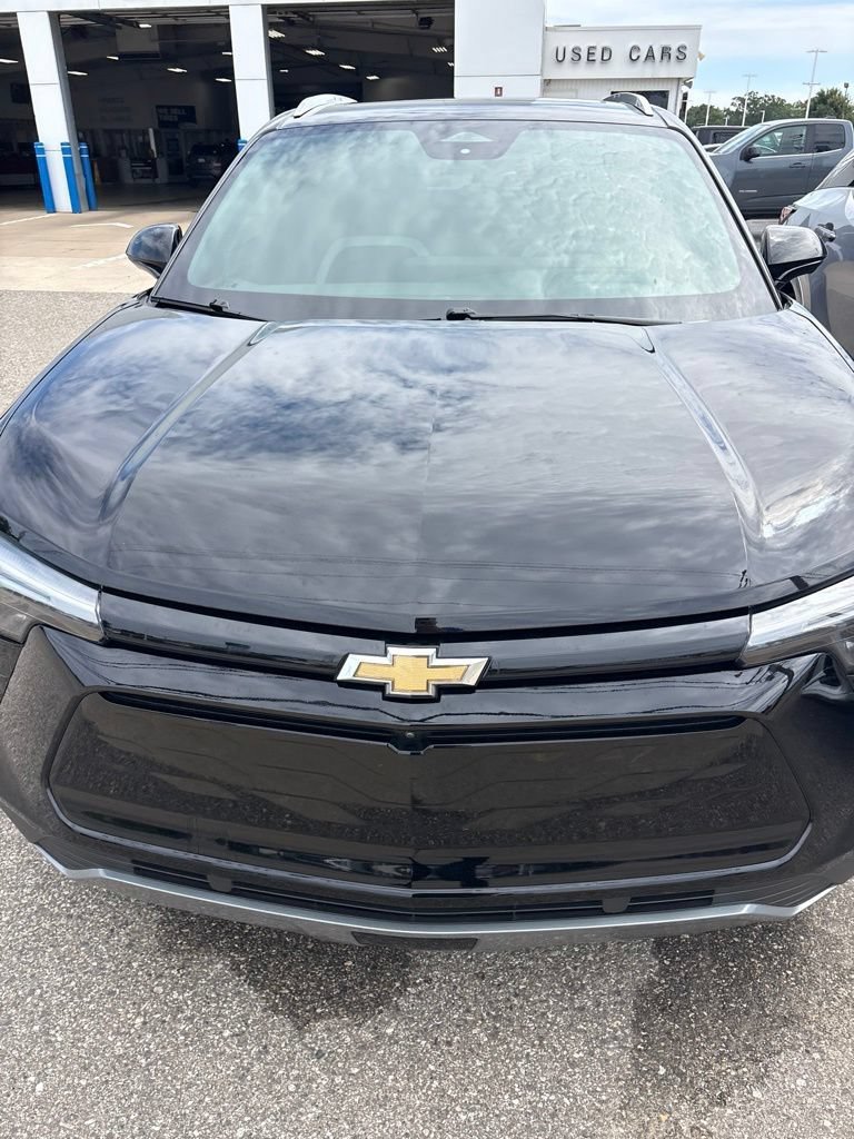Used 2025 Chevrolet Blazer EV LT AWD/4WD image 2