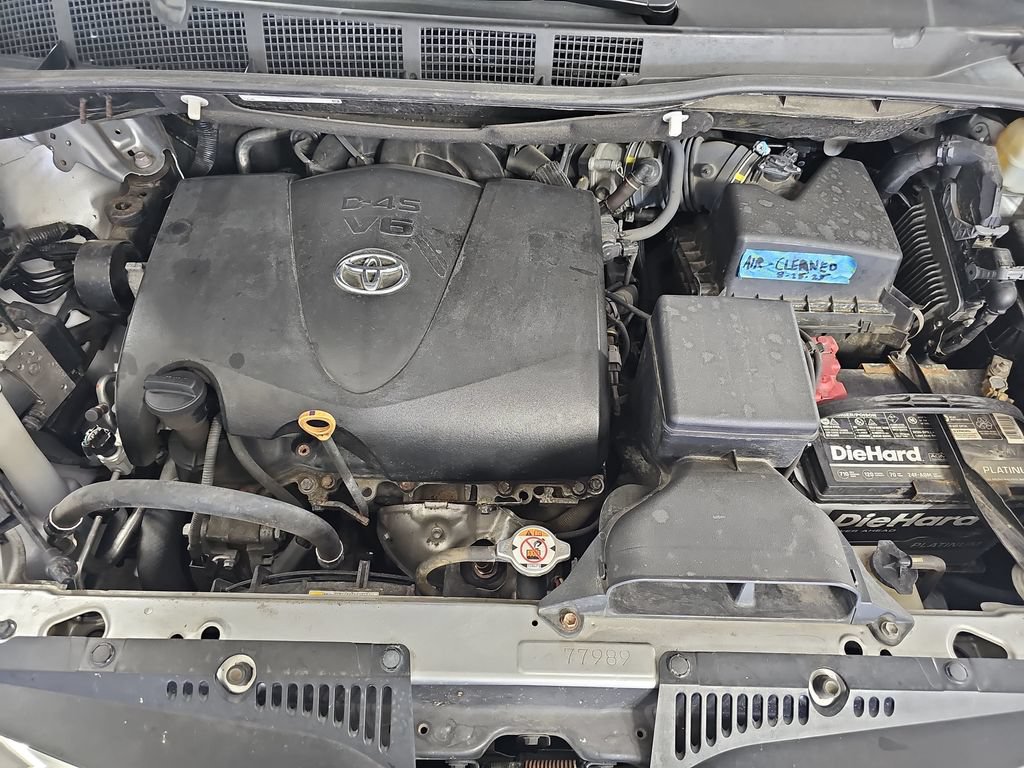 Used 2018 Toyota Sienna LE w/ Carpet Mat Package FWD image 35