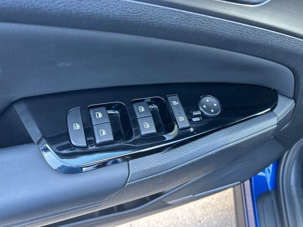 Used 2025 Kia Sportage EX FWD image 33