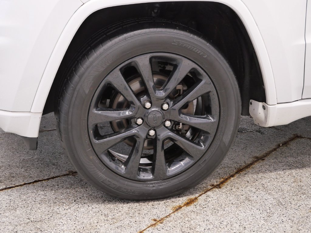 Certified 2018 Jeep Grand Cherokee Altitude AWD/4WD image 12