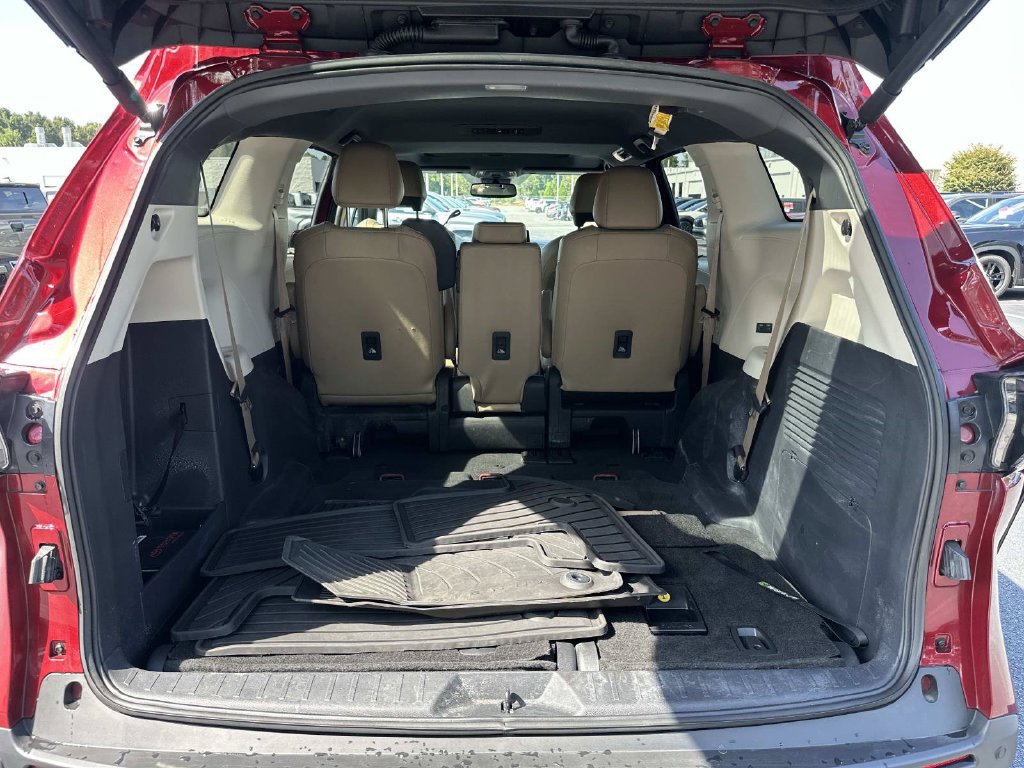 Used 2024 Toyota Sienna XLE FWD image 11