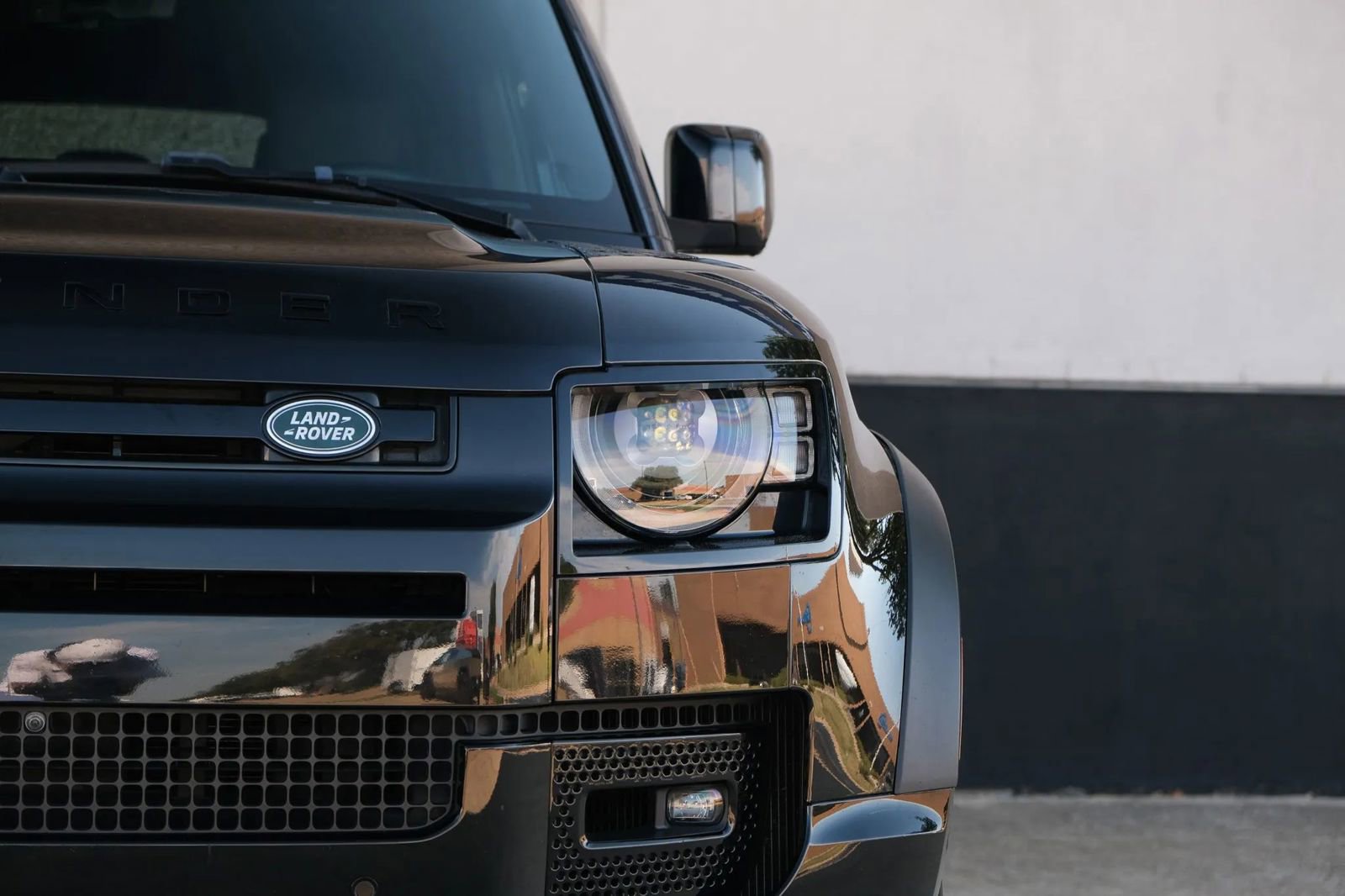 Used 2023 Land Rover Defender 110 X image 3