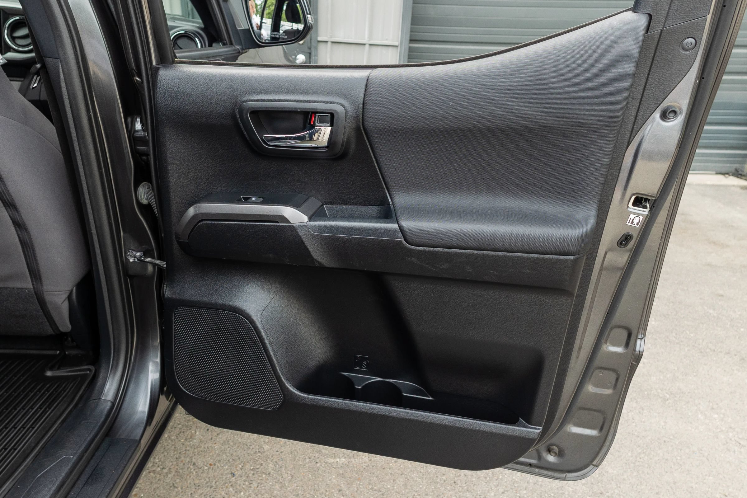 Used 2019 Toyota Tacoma TRD Sport AWD/4WD image 30