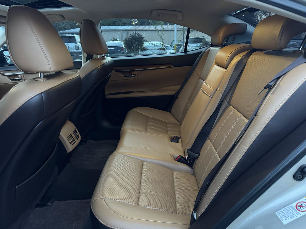 Used 2016 Lexus ES 350 w/ Luxury Package w/Wood Trim FWD image 15